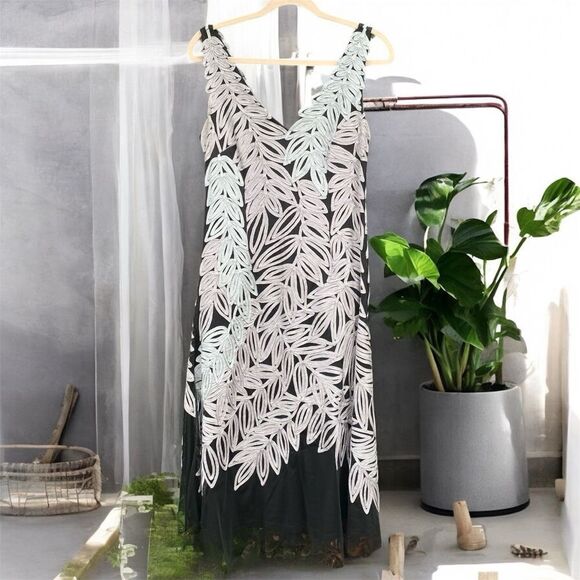 JS Collections Black, Lilac & Grey Leaf Embroidered V Neck Gown 6 Formal Wedding - Picture 1 of 8